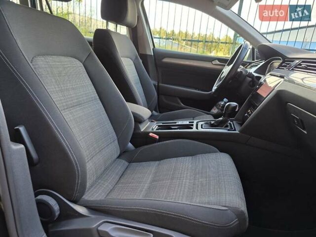 Черный Фольксваген Пассат, объемом двигателя 1.97 л и пробегом 196 тыс. км за 22999 $, фото 31 на Automoto.ua