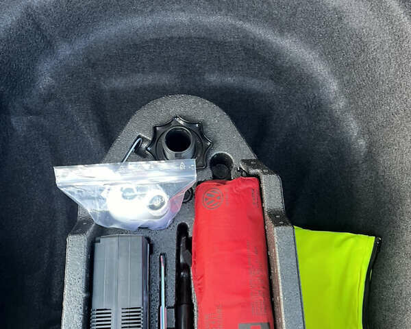 Черный Фольксваген Пассат, объемом двигателя 1.97 л и пробегом 211 тыс. км за 24490 $, фото 25 на Automoto.ua