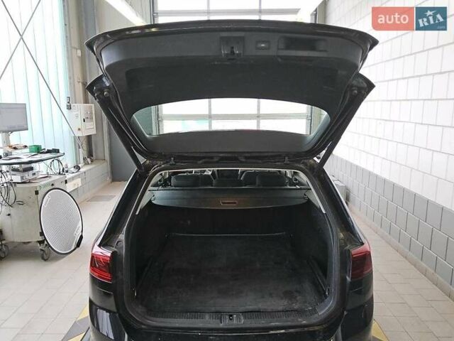 Чорний Фольксваген Пассат, об'ємом двигуна 2 л та пробігом 162 тис. км за 23899 $, фото 5 на Automoto.ua