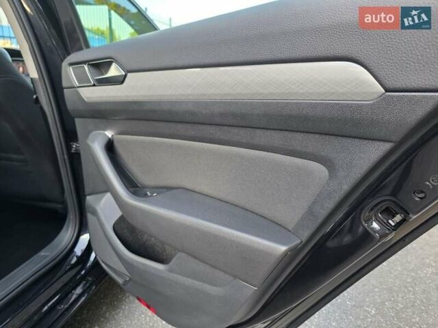 Черный Фольксваген Пассат, объемом двигателя 1.97 л и пробегом 196 тыс. км за 22999 $, фото 34 на Automoto.ua