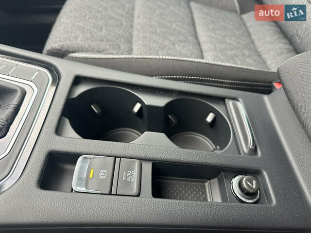 Черный Фольксваген Пассат, объемом двигателя 1.97 л и пробегом 120 тыс. км за 24500 $, фото 25 на Automoto.ua