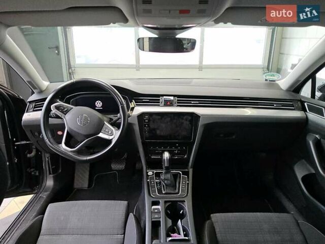 Чорний Фольксваген Пассат, об'ємом двигуна 2 л та пробігом 162 тис. км за 23899 $, фото 4 на Automoto.ua