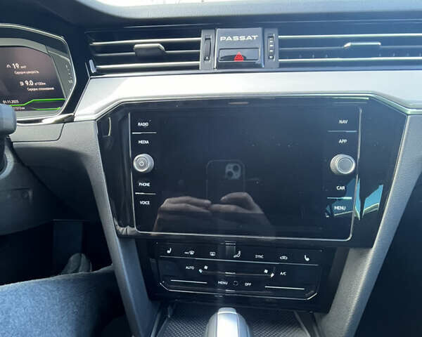 Черный Фольксваген Пассат, объемом двигателя 1.97 л и пробегом 211 тыс. км за 24490 $, фото 56 на Automoto.ua