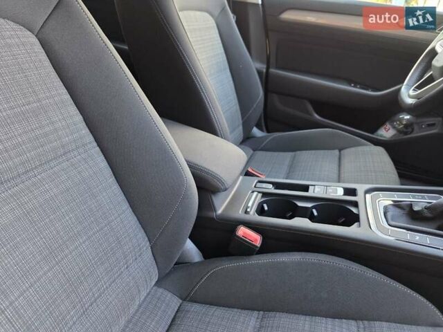 Черный Фольксваген Пассат, объемом двигателя 1.97 л и пробегом 196 тыс. км за 22999 $, фото 35 на Automoto.ua