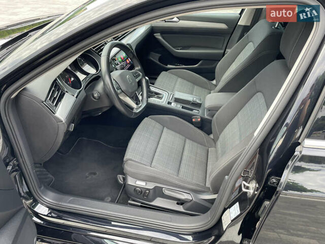 Черный Фольксваген Пассат, объемом двигателя 2 л и пробегом 205 тыс. км за 19999 $, фото 24 на Automoto.ua