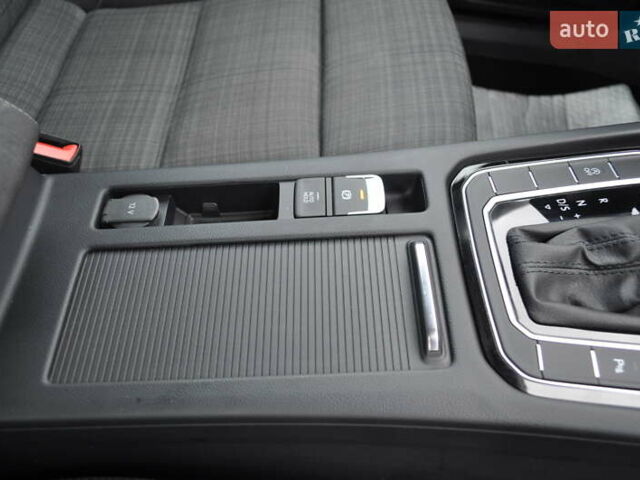 Черный Фольксваген Пассат, объемом двигателя 1.97 л и пробегом 152 тыс. км за 26500 $, фото 108 на Automoto.ua