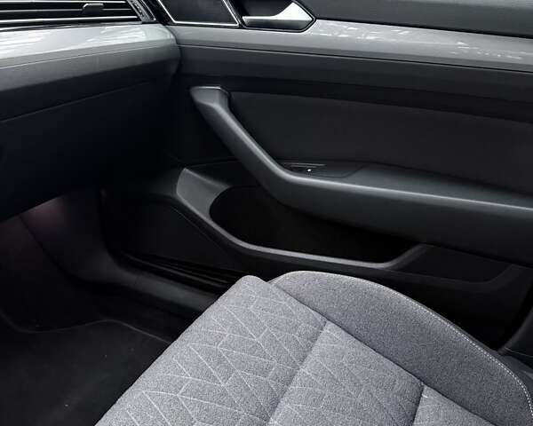 Черный Фольксваген Пассат, объемом двигателя 1.4 л и пробегом 31 тыс. км за 35000 $, фото 15 на Automoto.ua