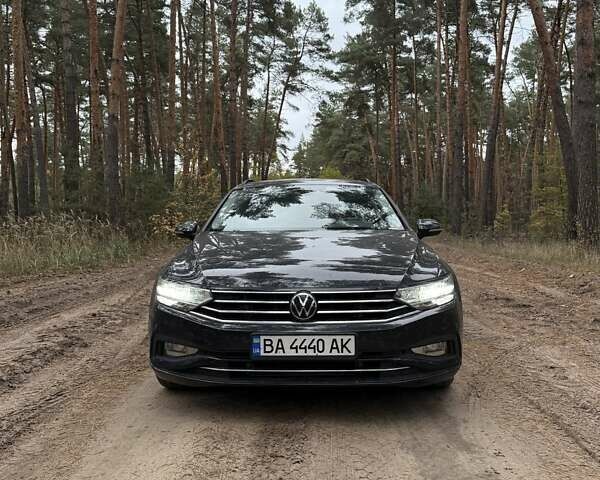 Черный Фольксваген Пассат, объемом двигателя 1.4 л и пробегом 31 тыс. км за 35000 $, фото 1 на Automoto.ua