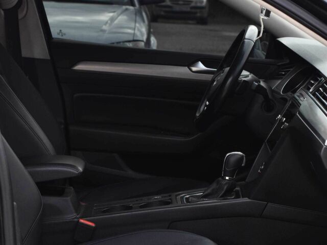 Черный Фольксваген Пассат, объемом двигателя 2 л и пробегом 240 тыс. км за 15450 $, фото 11 на Automoto.ua