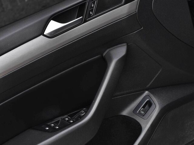 Черный Фольксваген Пассат, объемом двигателя 2 л и пробегом 240 тыс. км за 15450 $, фото 10 на Automoto.ua