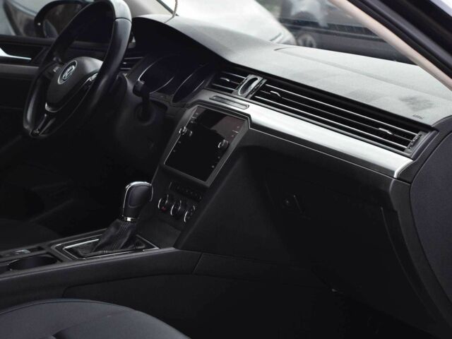 Черный Фольксваген Пассат, объемом двигателя 2 л и пробегом 240 тыс. км за 15450 $, фото 12 на Automoto.ua