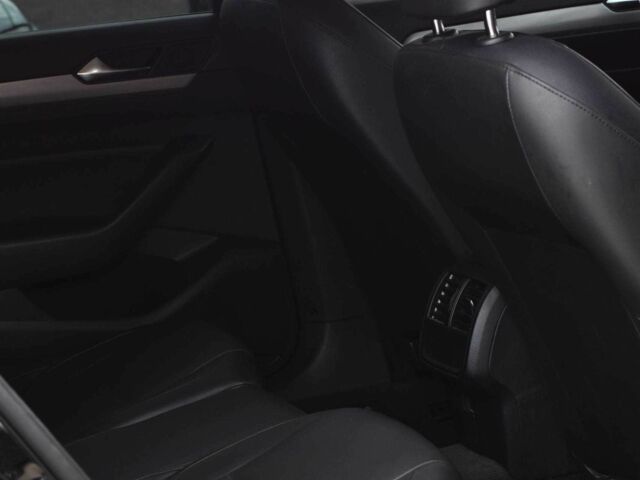 Черный Фольксваген Пассат, объемом двигателя 2 л и пробегом 240 тыс. км за 15450 $, фото 17 на Automoto.ua