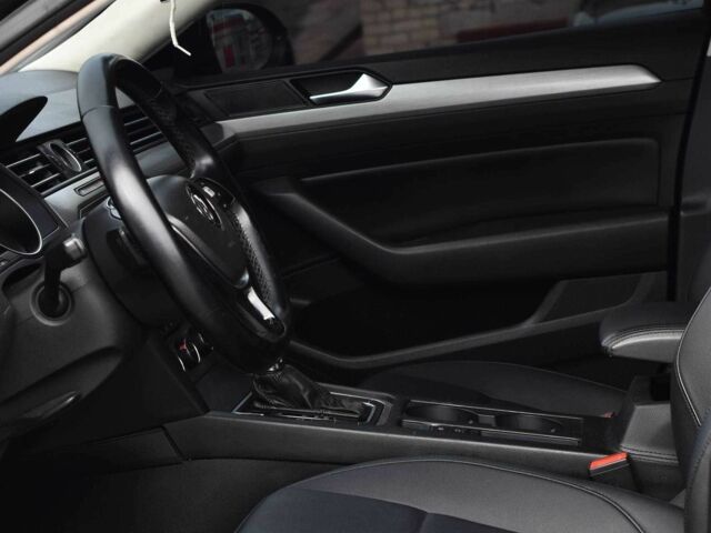 Черный Фольксваген Пассат, объемом двигателя 2 л и пробегом 240 тыс. км за 15450 $, фото 8 на Automoto.ua