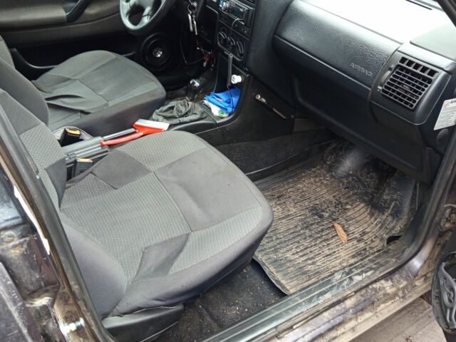 Фіолетовий Фольксваген Пассат, об'ємом двигуна 2 л та пробігом 100 тис. км за 1778 $, фото 5 на Automoto.ua