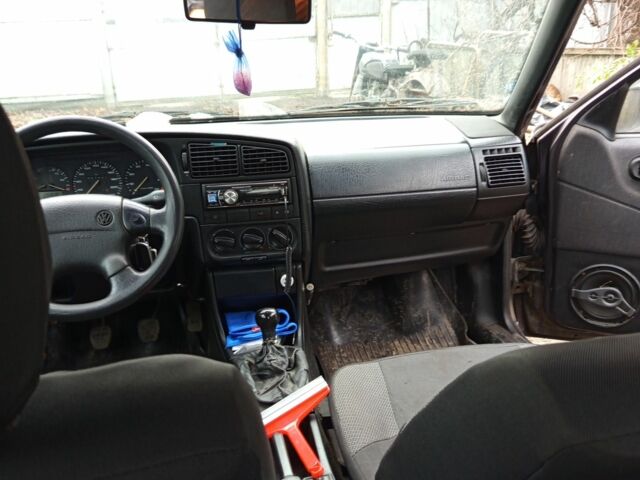 Фіолетовий Фольксваген Пассат, об'ємом двигуна 2 л та пробігом 100 тис. км за 1778 $, фото 4 на Automoto.ua