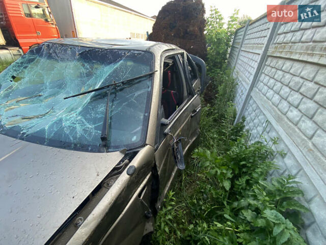 Коричневый Фольксваген Пассат, объемом двигателя 1.8 л и пробегом 240 тыс. км за 900 $, фото 14 на Automoto.ua