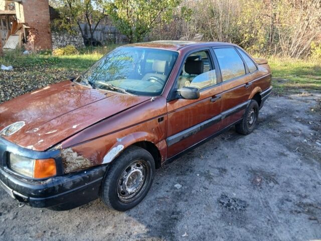 Коричневый Фольксваген Пассат, объемом двигателя 1.8 л и пробегом 300 тыс. км за 953 $, фото 1 на Automoto.ua