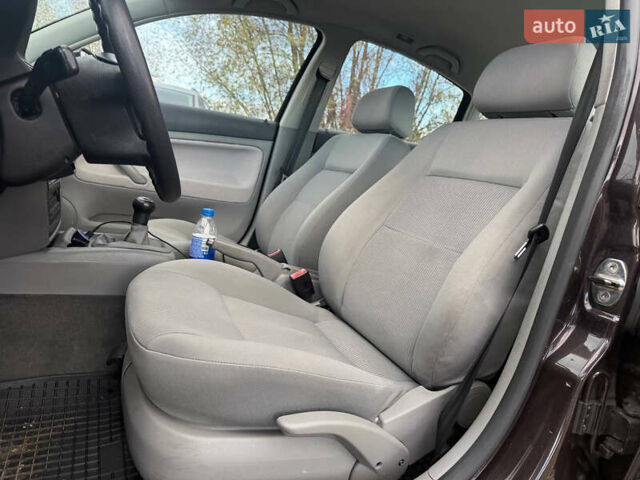 Фольксваген Пассат 2004 в Коломые на Automoto.ua Коричневый Фольксваген Пассат, объемом двигателя 1.6 л и пробегом 138 тыс. км за 5999 $, фото 15 на Automoto.ua