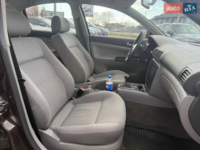 Фольксваген Пассат 2004 в Коломые на Automoto.ua Коричневый Фольксваген Пассат, объемом двигателя 1.6 л и пробегом 138 тыс. км за 5999 $, фото 18 на Automoto.ua