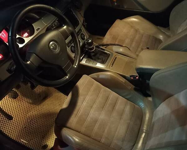 Коричневый Фольксваген Пассат, объемом двигателя 2 л и пробегом 204 тыс. км за 5700 $, фото 4 на Automoto.ua