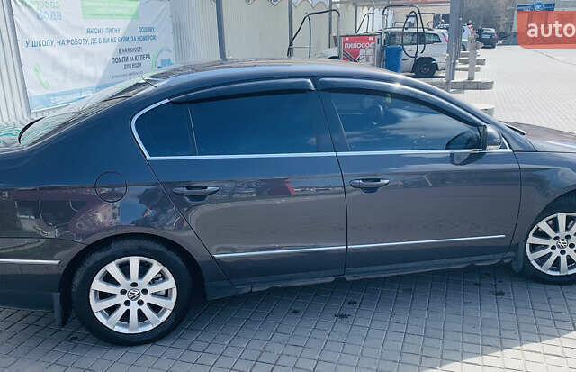 Коричневый Фольксваген Пассат, объемом двигателя 1.6 л и пробегом 180 тыс. км за 5900 $, фото 10 на Automoto.ua