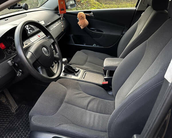 Коричневый Фольксваген Пассат, объемом двигателя 1.6 л и пробегом 208 тыс. км за 5800 $, фото 11 на Automoto.ua