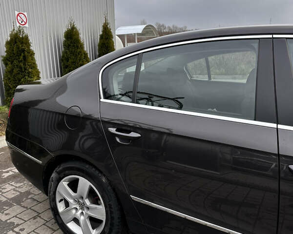 Коричневый Фольксваген Пассат, объемом двигателя 1.6 л и пробегом 208 тыс. км за 5800 $, фото 3 на Automoto.ua