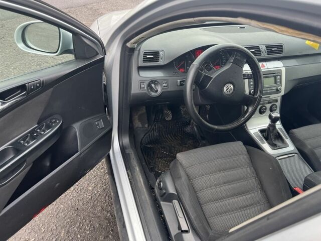 Коричневый Фольксваген Пассат, объемом двигателя 0 л и пробегом 280 тыс. км за 1750 $, фото 3 на Automoto.ua