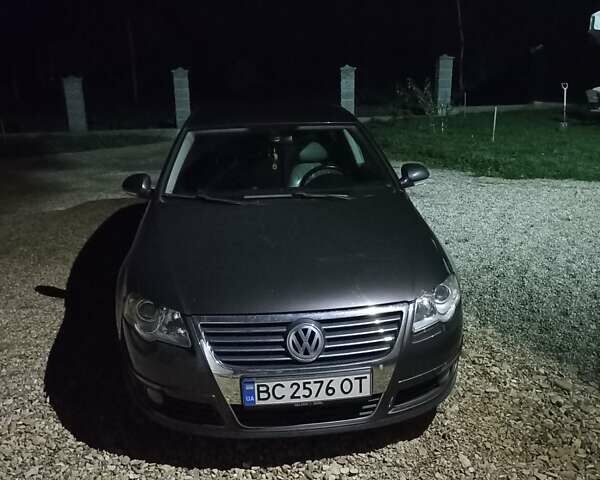Коричневый Фольксваген Пассат, объемом двигателя 2 л и пробегом 204 тыс. км за 5700 $, фото 2 на Automoto.ua