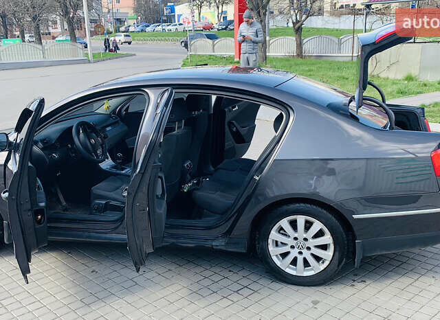 Коричневый Фольксваген Пассат, объемом двигателя 1.6 л и пробегом 180 тыс. км за 5900 $, фото 3 на Automoto.ua