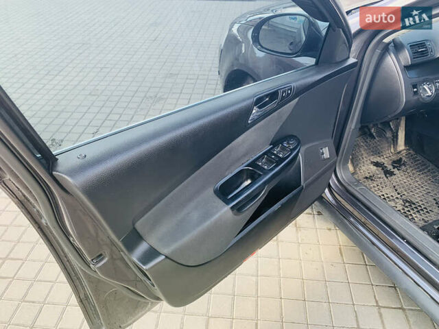 Коричневый Фольксваген Пассат, объемом двигателя 1.6 л и пробегом 180 тыс. км за 5900 $, фото 22 на Automoto.ua