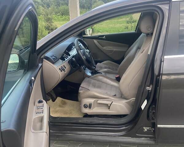 Коричневый Фольксваген Пассат, объемом двигателя 1.98 л и пробегом 240 тыс. км за 6100 $, фото 9 на Automoto.ua