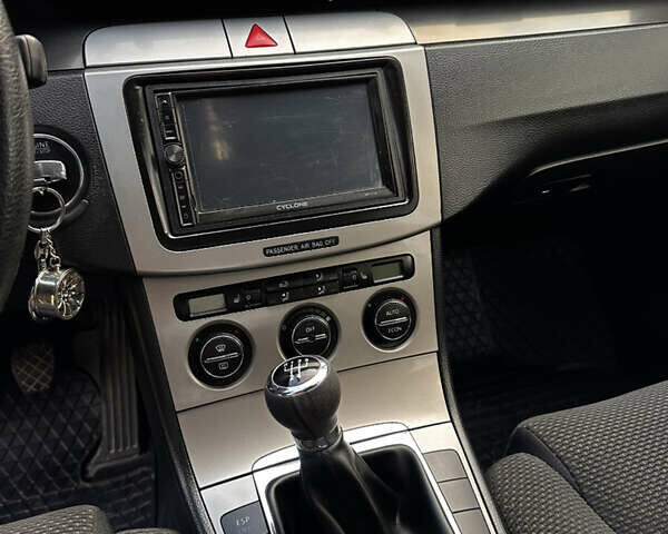 Коричневый Фольксваген Пассат, объемом двигателя 1.6 л и пробегом 208 тыс. км за 5800 $, фото 13 на Automoto.ua