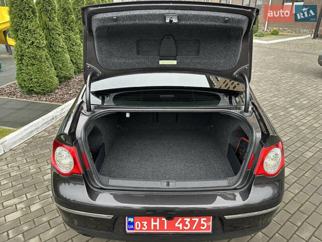 Коричневий Фольксваген Пассат, об'ємом двигуна 1.6 л та пробігом 270 тис. км за 6200 $, фото 30 на Automoto.ua