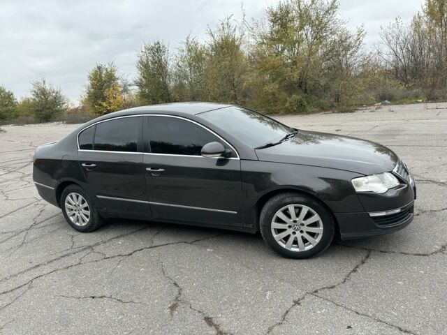 Коричневый Фольксваген Пассат, объемом двигателя 2 л и пробегом 300 тыс. км за 5400 $, фото 2 на Automoto.ua