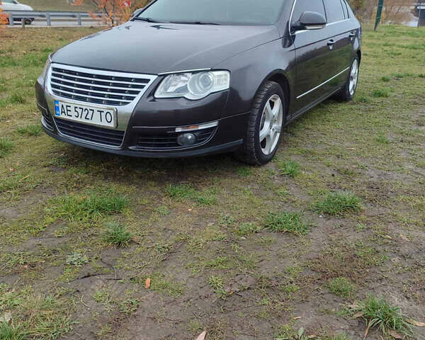 Коричневый Фольксваген Пассат, объемом двигателя 1.6 л и пробегом 350 тыс. км за 5800 $, фото 2 на Automoto.ua