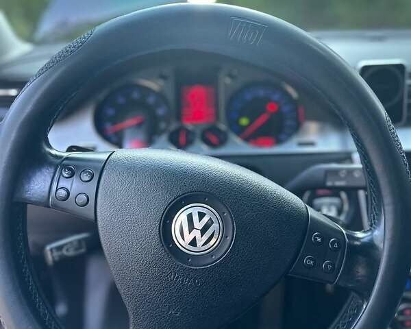 Коричневий Фольксваген Пассат, об'ємом двигуна 3.2 л та пробігом 197 тис. км за 6500 $, фото 23 на Automoto.ua