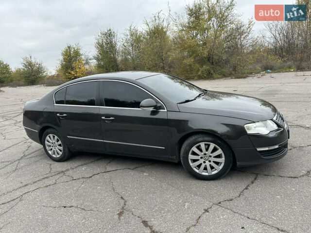 Коричневый Фольксваген Пассат, объемом двигателя 1.97 л и пробегом 300 тыс. км за 5400 $, фото 6 на Automoto.ua