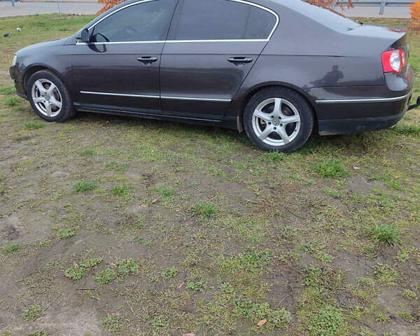 Коричневый Фольксваген Пассат, объемом двигателя 1.6 л и пробегом 350 тыс. км за 5800 $, фото 4 на Automoto.ua