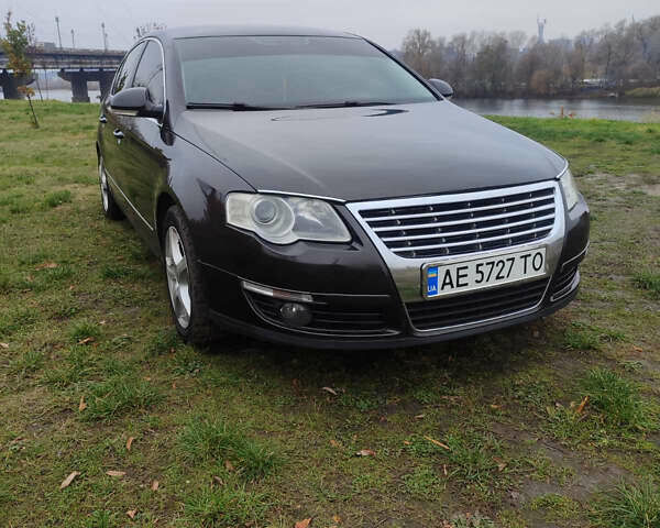 Коричневый Фольксваген Пассат, объемом двигателя 1.6 л и пробегом 350 тыс. км за 5800 $, фото 1 на Automoto.ua