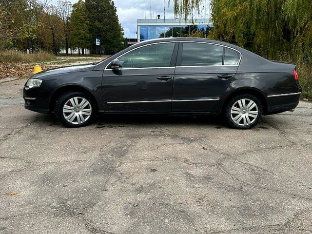 Коричневый Фольксваген Пассат, объемом двигателя 2 л и пробегом 225 тыс. км за 5800 $, фото 4 на Automoto.ua