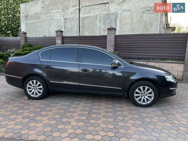 Коричневый Фольксваген Пассат, объемом двигателя 1.98 л и пробегом 146 тыс. км за 7500 $, фото 2 на Automoto.ua