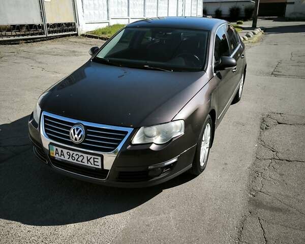 Фольксваген Пассат 2007 в Киеве на Automoto.ua Коричневый Фольксваген Пассат, объемом двигателя 2 л и пробегом 320 тыс. км за 6300 $, фото 2 на Automoto.ua