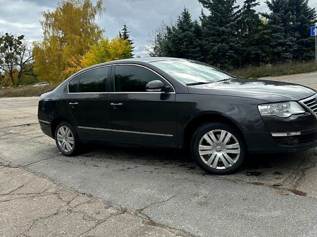 Коричневый Фольксваген Пассат, объемом двигателя 2 л и пробегом 225 тыс. км за 5800 $, фото 1 на Automoto.ua