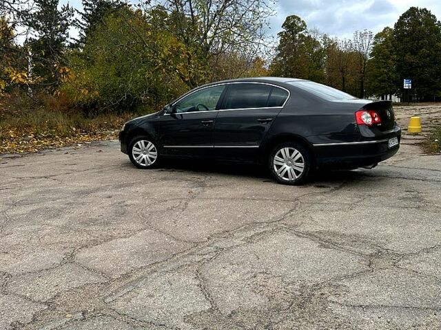 Коричневый Фольксваген Пассат, объемом двигателя 2 л и пробегом 225 тыс. км за 5800 $, фото 3 на Automoto.ua