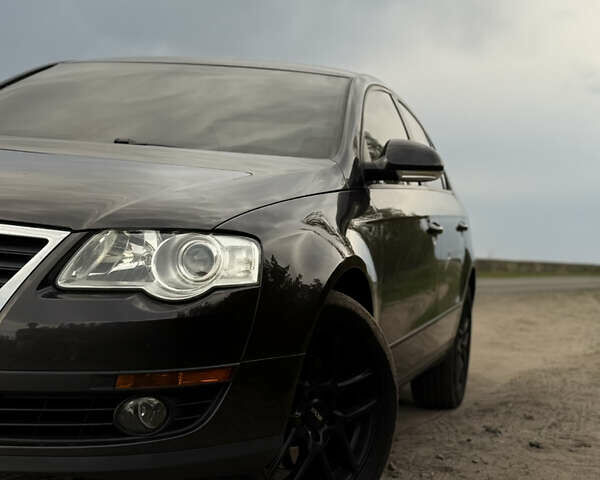 Коричневый Фольксваген Пассат, объемом двигателя 1.8 л и пробегом 80 тыс. км за 10000 $, фото 1 на Automoto.ua