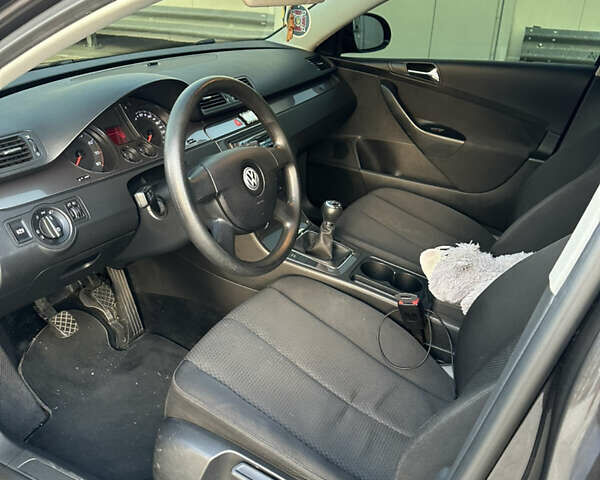 Коричневый Фольксваген Пассат, объемом двигателя 1.8 л и пробегом 80 тыс. км за 10000 $, фото 14 на Automoto.ua