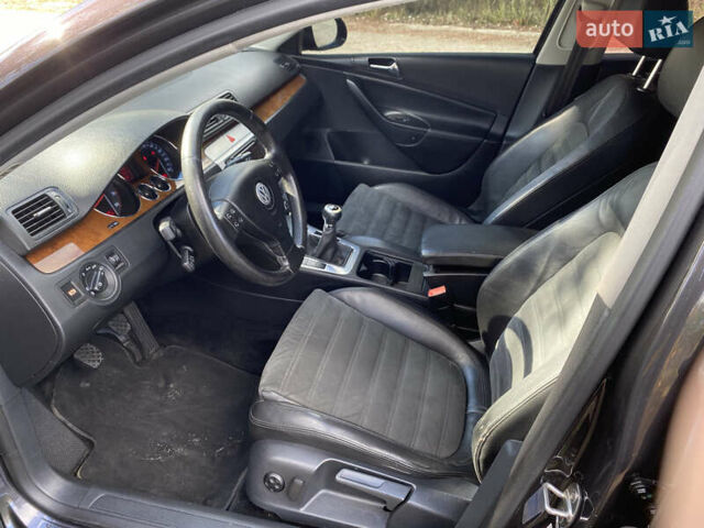 Коричневый Фольксваген Пассат, объемом двигателя 1.8 л и пробегом 210 тыс. км за 7200 $, фото 30 на Automoto.ua