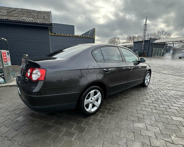 Коричневий Фольксваген Пассат, об'ємом двигуна 1.97 л та пробігом 244 тис. км за 8450 $, фото 13 на Automoto.ua