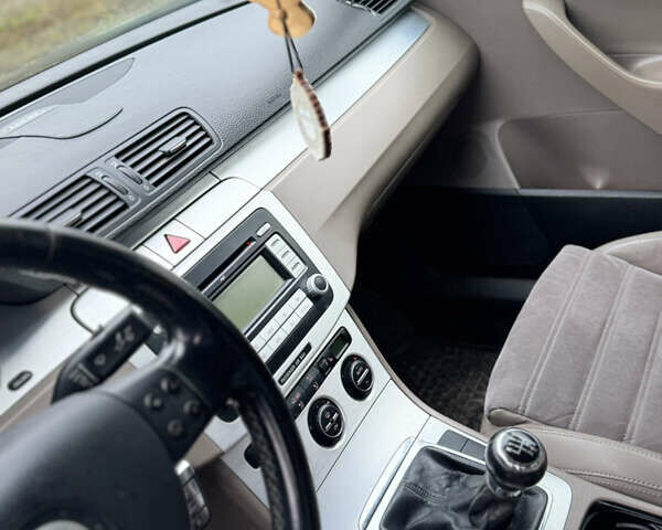 Коричневий Фольксваген Пассат, об'ємом двигуна 1.8 л та пробігом 245 тис. км за 8100 $, фото 13 на Automoto.ua